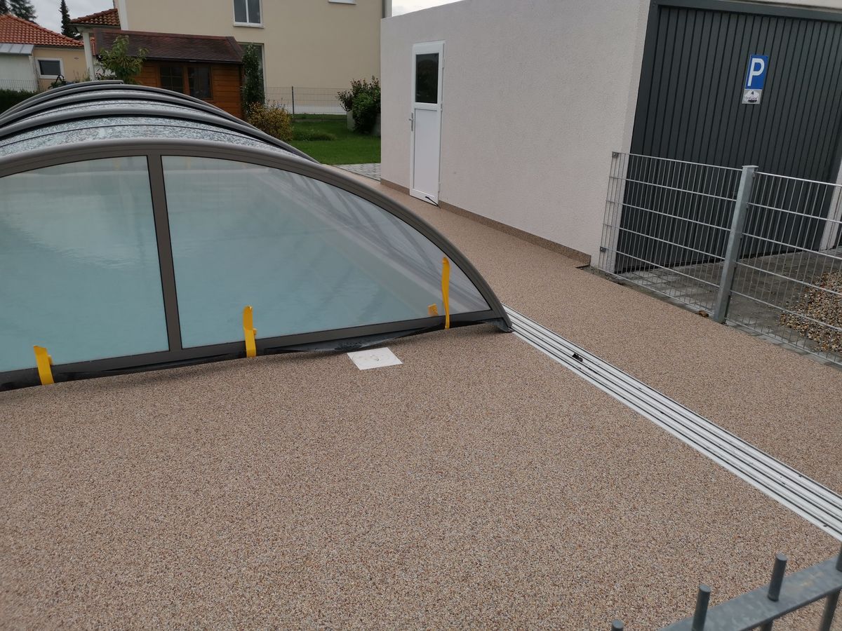 DrainFloor Fläche rund um Poolüberdachung