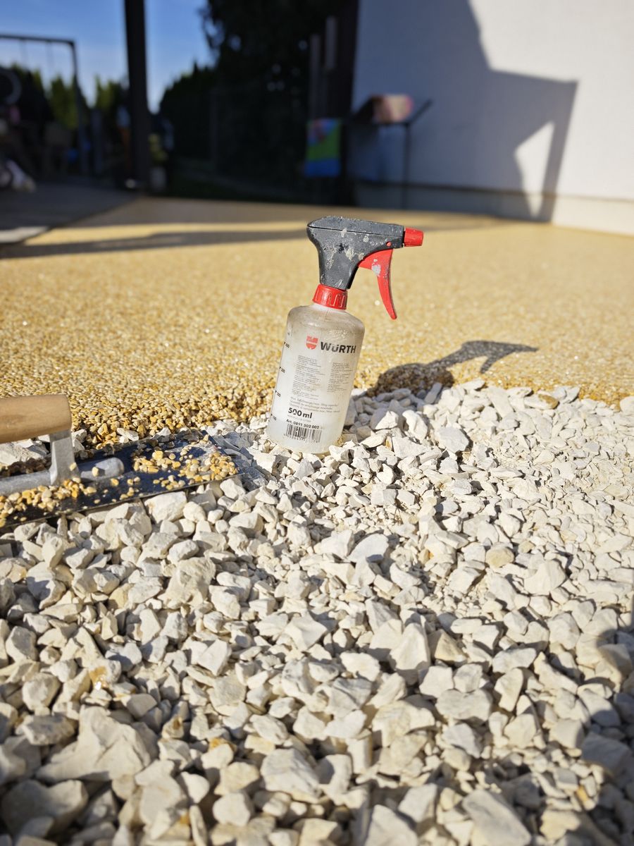DrainFloor in Sandgelb — von Hand verlegt